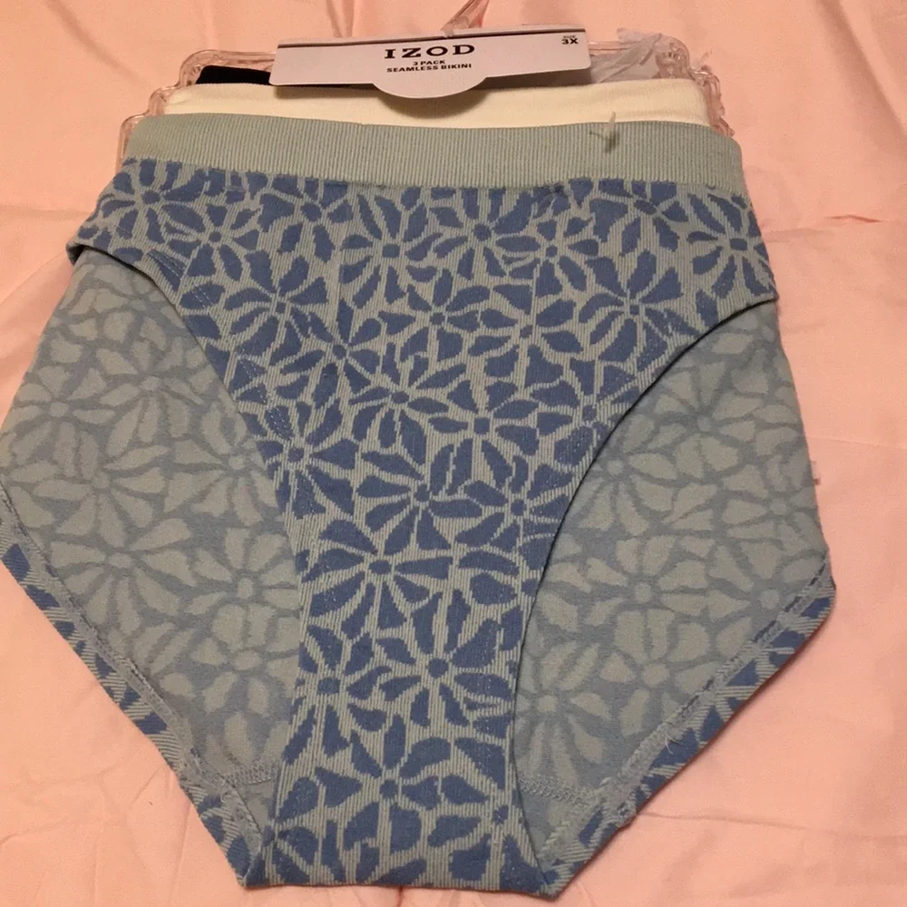 Izod Three Pair Seamless Bikini Panties Size 3X NWT